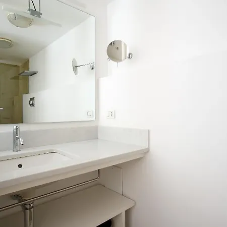 Pretaloger Verdi 18 4* Neapol